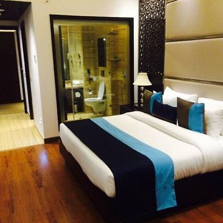 Hotel Delite Grand Faridabad Eksteriør billede