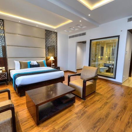 Hotel Delite Grand Faridabad Eksteriør billede