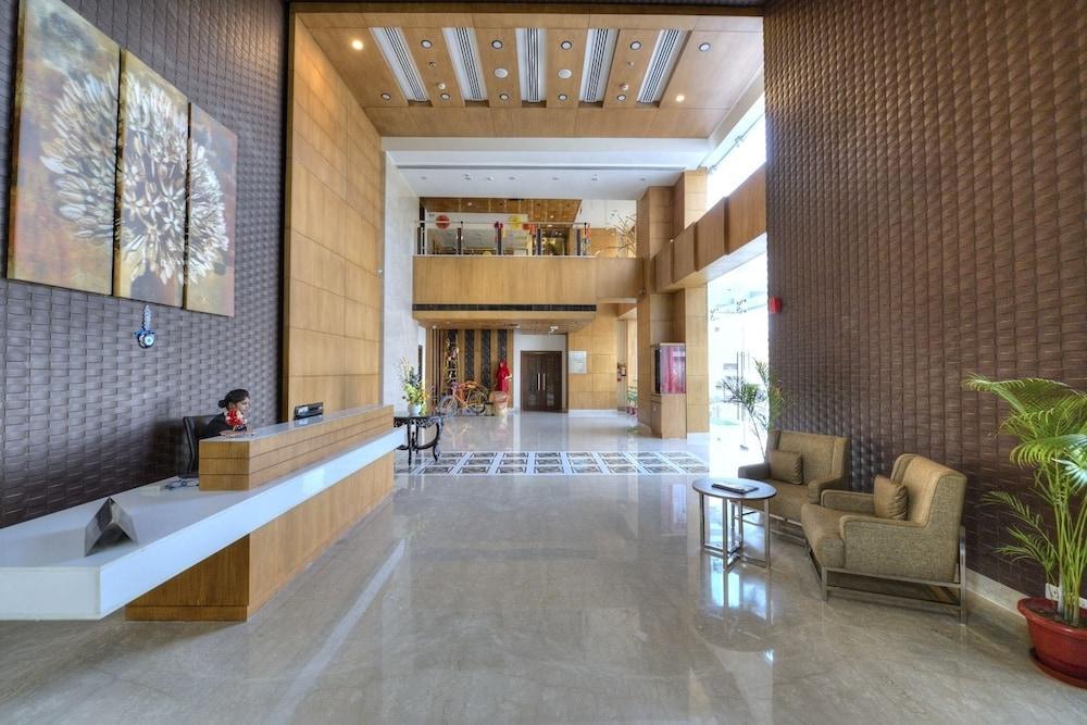 Hotel Delite Grand Faridabad Eksteriør billede