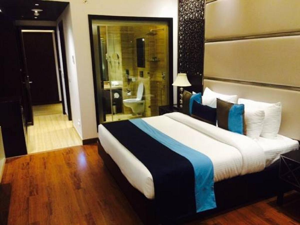 Hotel Delite Grand Faridabad Eksteriør billede