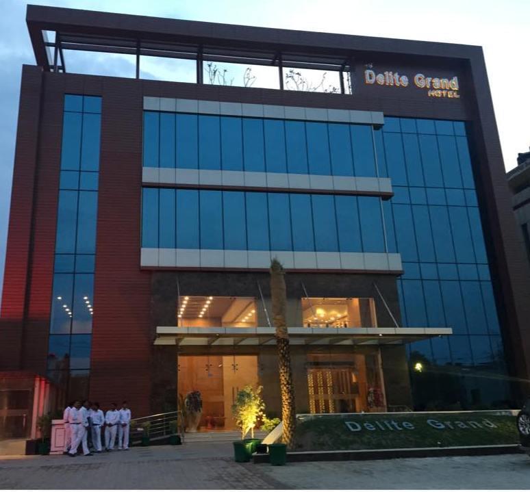 Hotel Delite Grand Faridabad Eksteriør billede