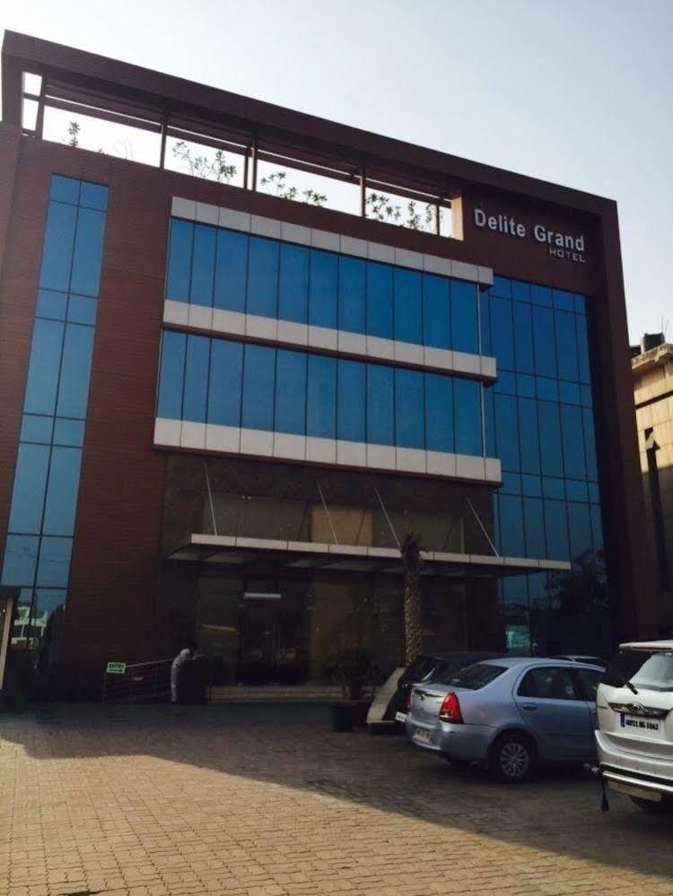 Hotel Delite Grand Faridabad Eksteriør billede