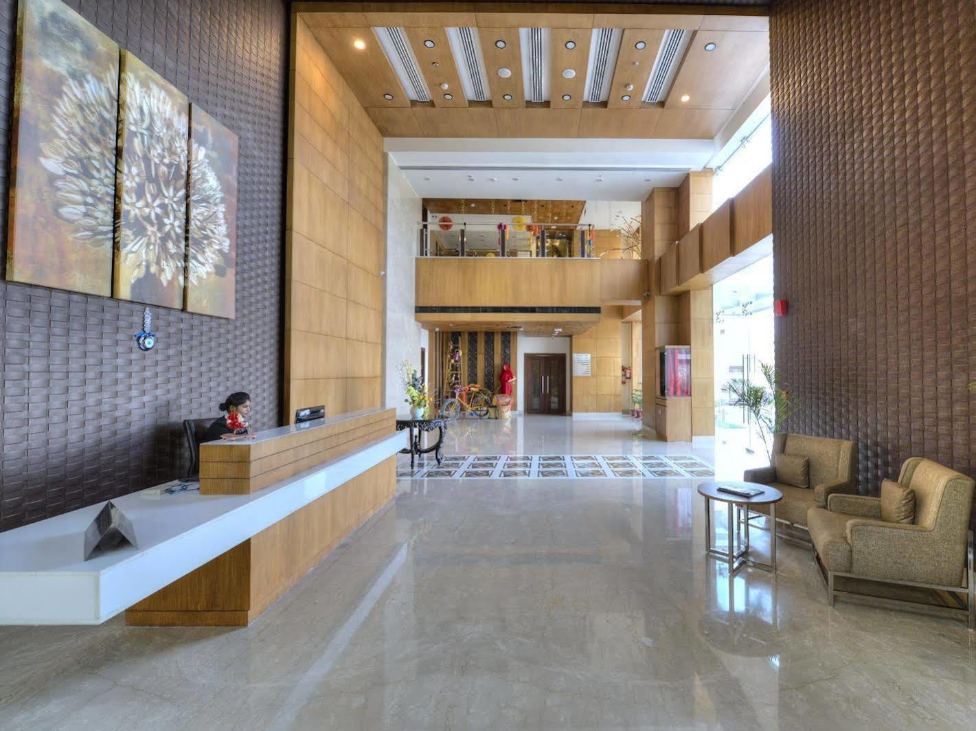 Hotel Delite Grand Faridabad Eksteriør billede