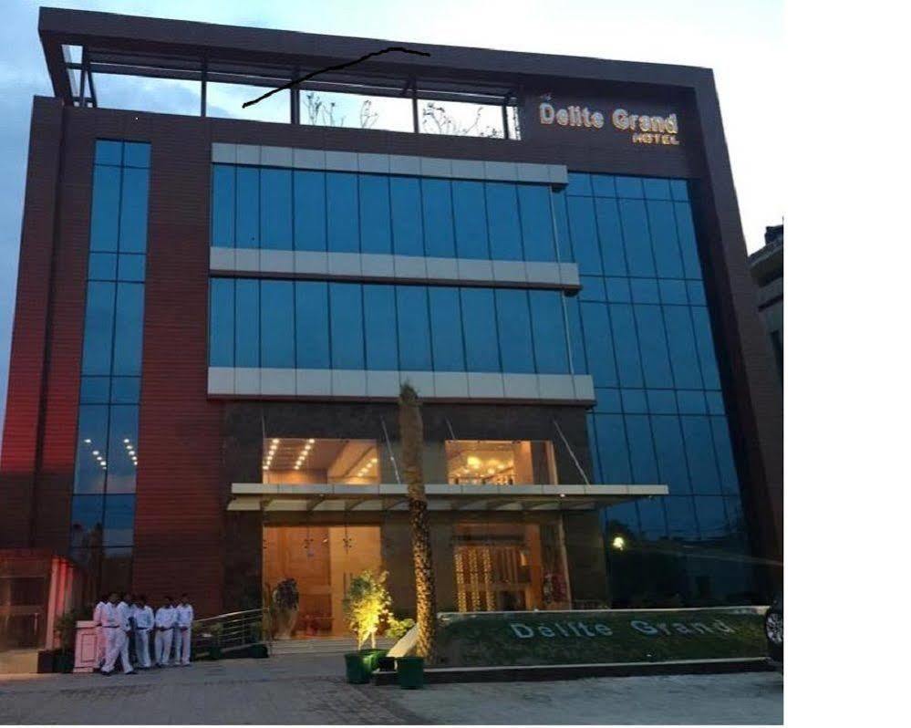 Hotel Delite Grand Faridabad Eksteriør billede