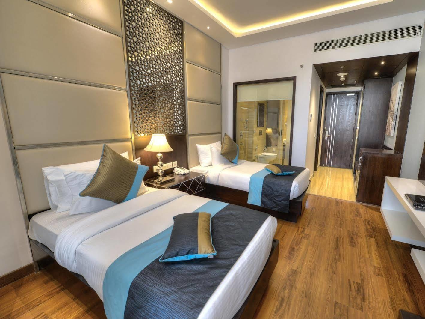 Hotel Delite Grand Faridabad Eksteriør billede