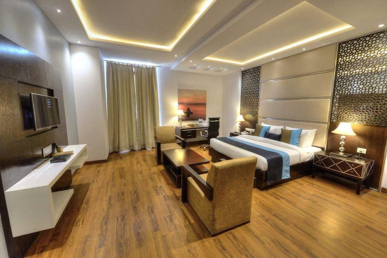 Hotel Delite Grand Faridabad Eksteriør billede