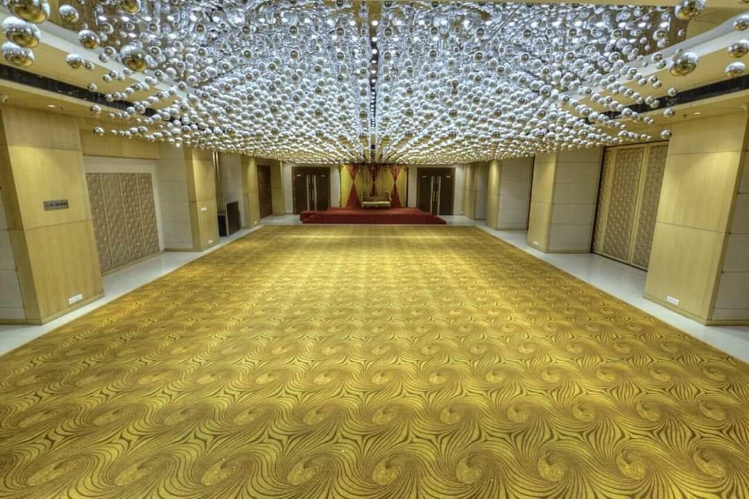 Hotel Delite Grand Faridabad Eksteriør billede