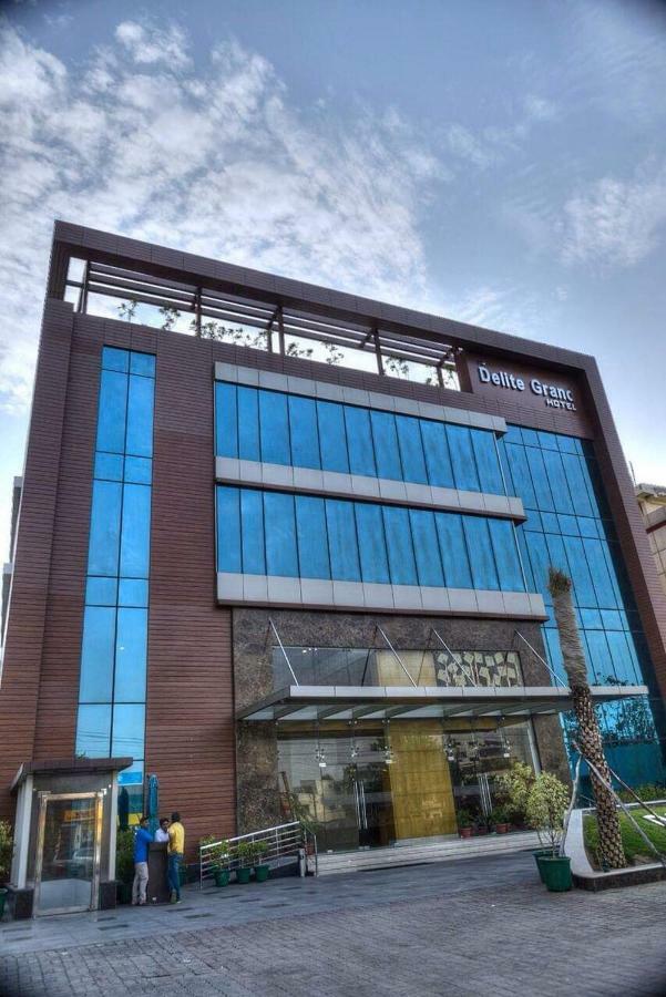 Hotel Delite Grand Faridabad Eksteriør billede
