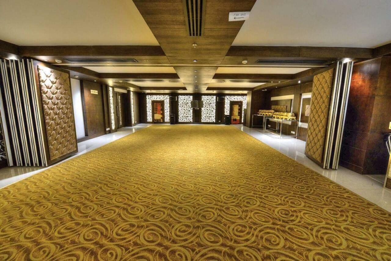 Hotel Delite Grand Faridabad Eksteriør billede
