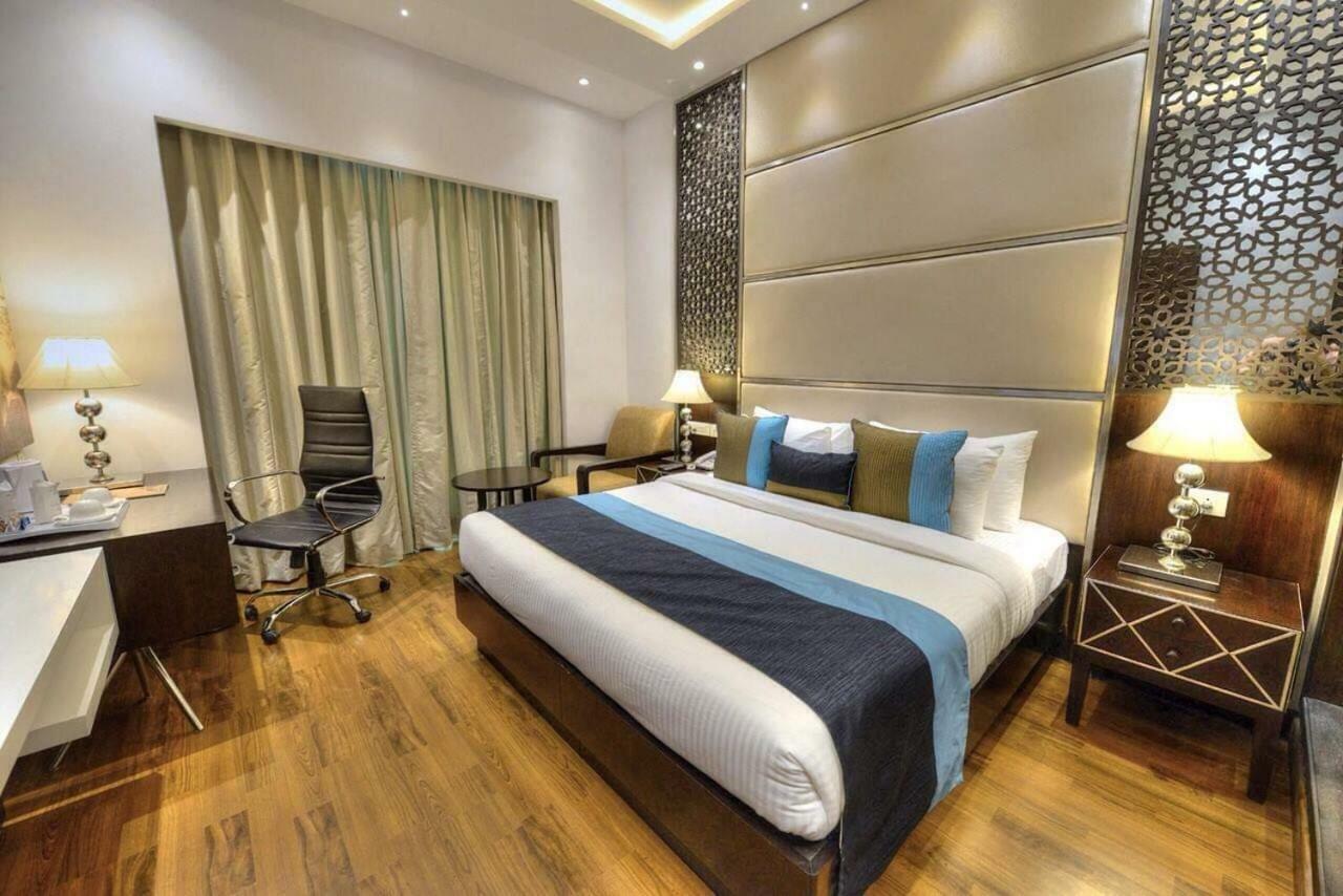 Hotel Delite Grand Faridabad Eksteriør billede