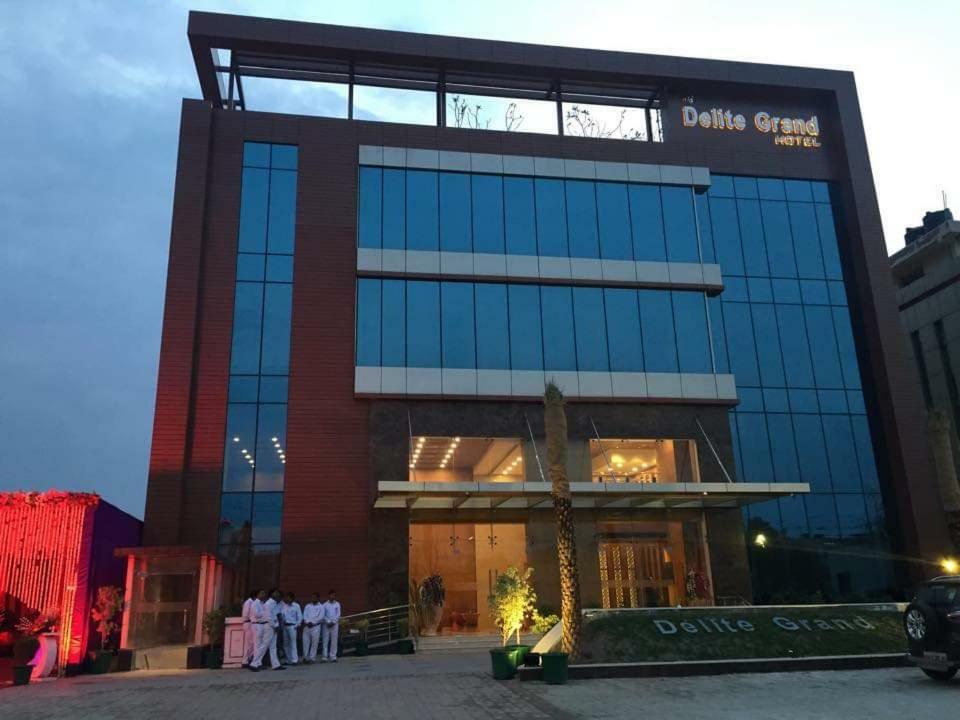 Hotel Delite Grand Faridabad Eksteriør billede